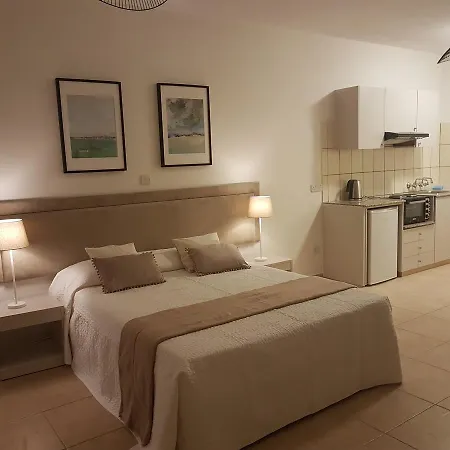 Marianna Annex מלון דירות לימסול