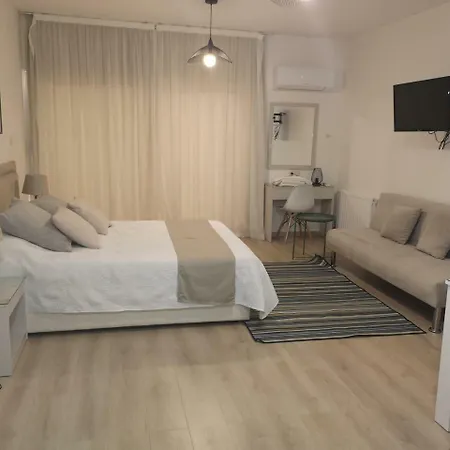 מלון דירות Marianna Annex 3*