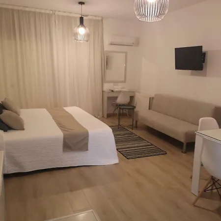 מלון דירות Marianna Annex 3*